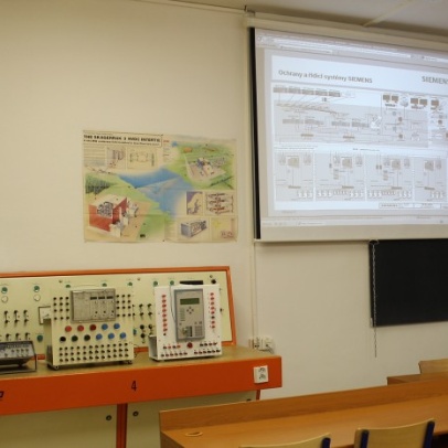 Laboratoř pro výuku problematiky poruch a chránění elektrických sítí a pro testování elektrických ochran Laboratoř pro výuku problematiky poruch a chránění elektrických sítí a pro testování elektrických ochran