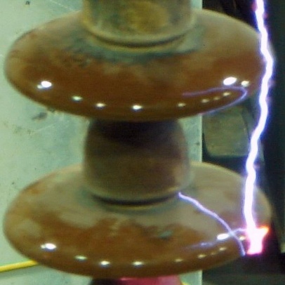 Přeskok na řetězci izolátorů při spínacím impulzu Přeskok na řetězci izolátorů při spínacím impulzu